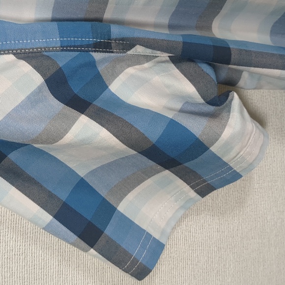 Wrangler Men's Short Sleeve Button Down Shirt Blue White Plaid Has Venting Large - Picture 9 of 11